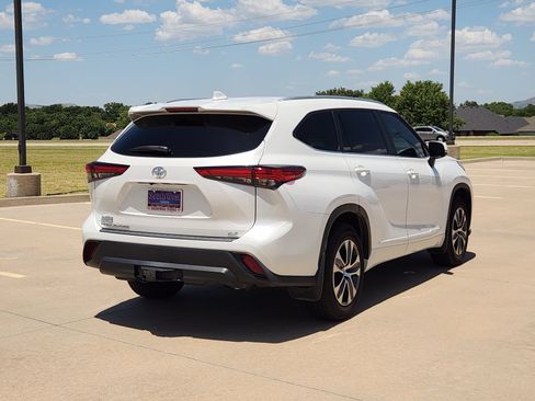 Used 2023 Toyota Highlander XLE FWD image 5