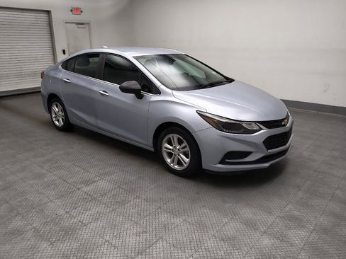Used 2018 Chevrolet Cruze LT w/ Convenience Package FWD image 11