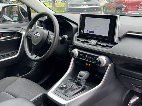 Used 2024 Toyota RAV4 XLE AWD/4WD image 20