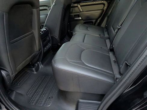 Used 2025 Land Rover Defender 110 S image 17