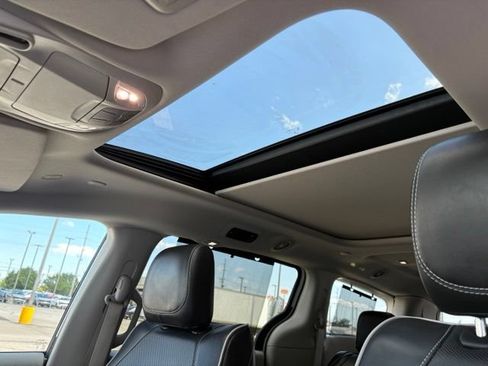 Used 2024 Chrysler Pacifica Limited FWD image 28
