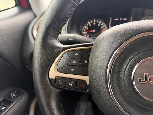 Used 2016 Jeep Renegade Latitude image 10