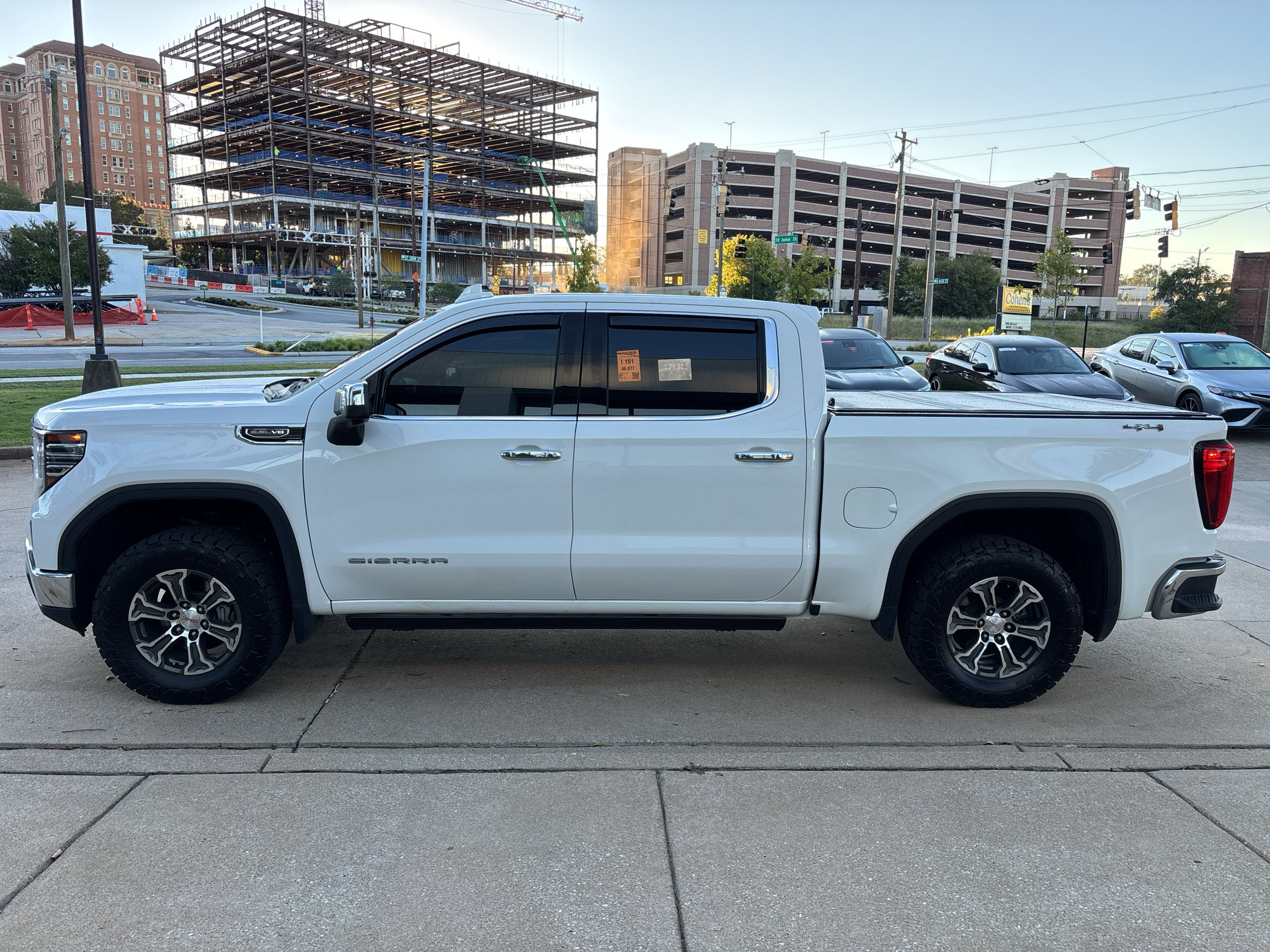 Used 2025 GMC Sierra 1500 SLT AWD/4WD image 5