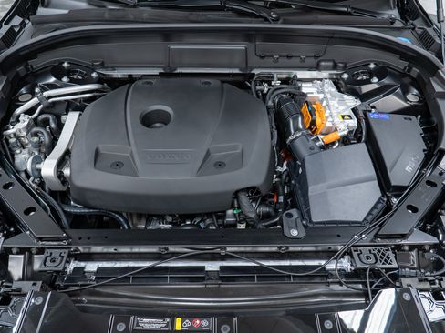 New 2026 Volvo XC60 T8 Ultra w/ Protection Package Premier image 9