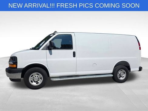 Used 2025 Chevrolet Express 2500 w/ Driver Convenience Package RWD image 3