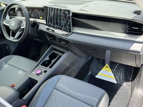New 2026 Volkswagen Tiguan SE AWD/4WD image 12
