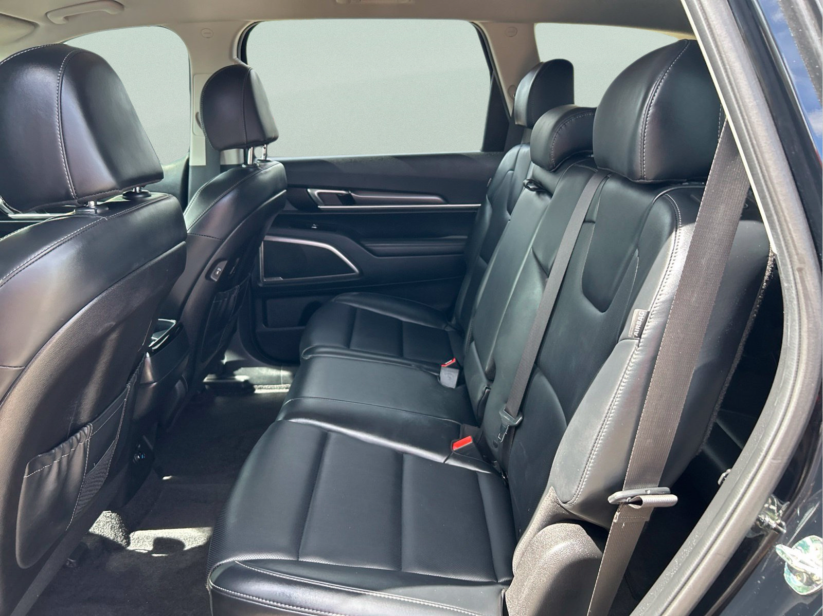 Used 2025 Kia Telluride LX FWD image 10