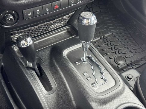 Used 2014 Jeep Wrangler Unlimited Rubicon AWD/4WD image 31