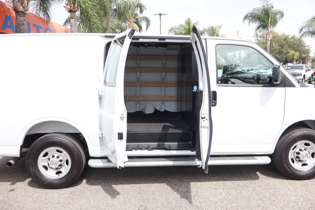 Used 2025 Chevrolet Express 2500 w/ Driver Convenience Package RWD image 11