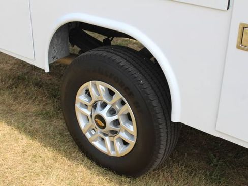 Used 2024 Chevrolet Silverado 2500 LT AWD/4WD image 24