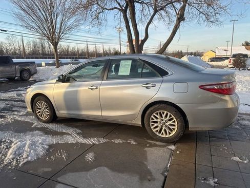 Used 2017 Toyota Camry LE image 12