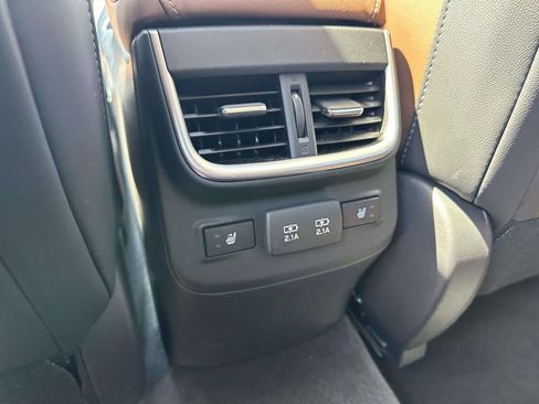 Certified 2022 Subaru Outback Touring AWD/4WD image 9