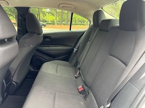 Used 2022 Toyota Corolla LE FWD image 16