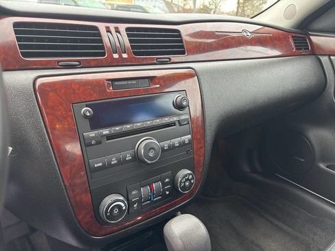 Used 2008 Chevrolet Impala LTZ image 19