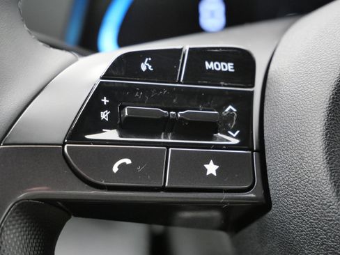 Certified 2025 Hyundai Elantra Sport image 32