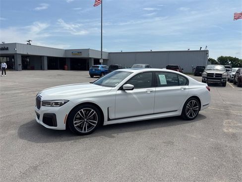 Used 2020 BMW 750i xDrive w/ M Sport Package image 2