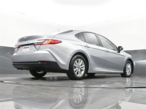 Used 2025 Toyota Camry LE image 23