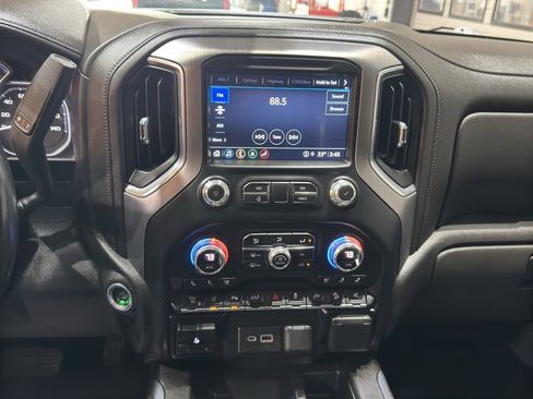 Used 2022 GMC Sierra 3500 Denali w/ Denali Ultimate Package image 34