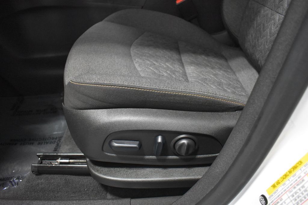 Used 2024 Chevrolet Equinox LT FWD image 17