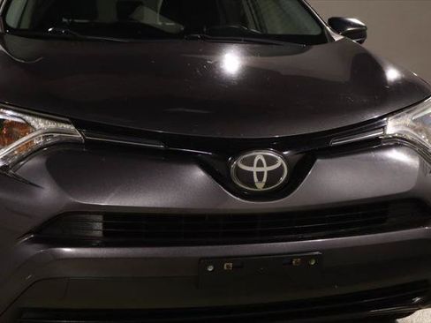 Used 2018 Toyota RAV4 LE FWD image 12