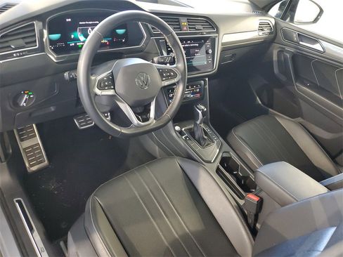 Used 2023 Volkswagen Tiguan SE R-Line image 15