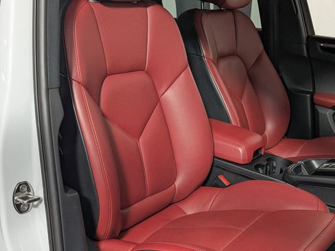 Used 2024 Porsche Macan Base image 34