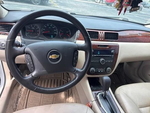 Used 2011 Chevrolet Impala LTZ FWD image 15