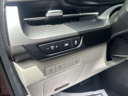 Used 2024 Kia Carnival LX FWD image 18
