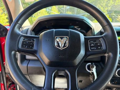 Used 2019 RAM 1500 Express AWD/4WD image 16