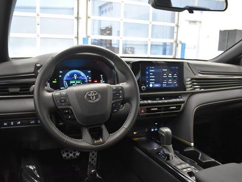 Used 2025 Toyota Camry SE FWD image 23