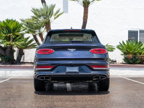 Used 2024 Bentley Bentayga AWD/4WD image 36