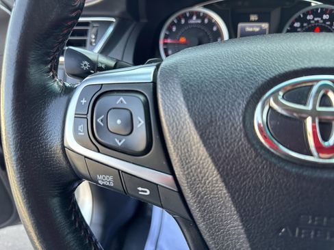 Used 2016 Toyota Camry SE image 18