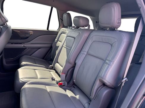 Used 2020 Lincoln Aviator Reserve w/ Class IV Trailer Tow Package image 10