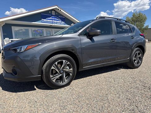 Used 2025 Subaru Crosstrek 2.5i Premium AWD/4WD image 2