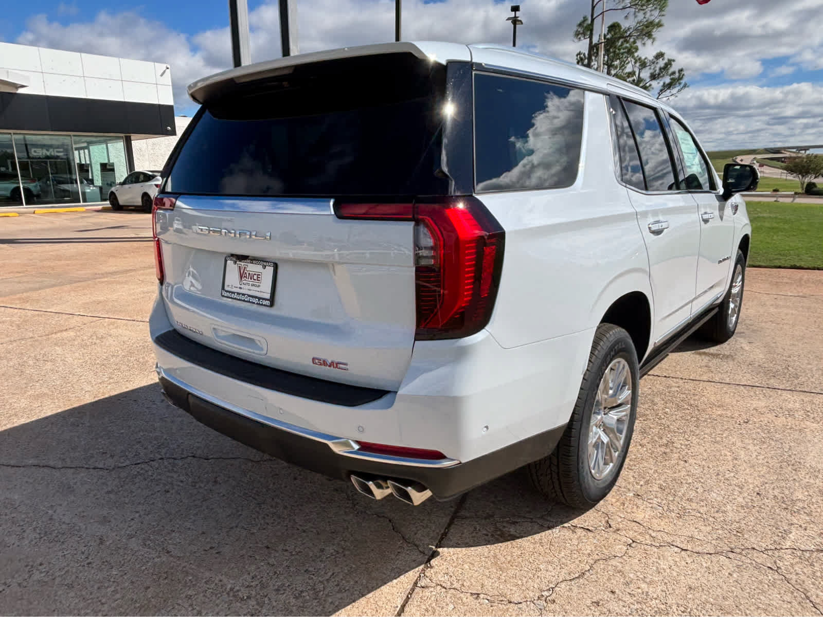 New 2027 GMC Yukon Denali w/ Sun & Power Step Package AWD/4WD image 7
