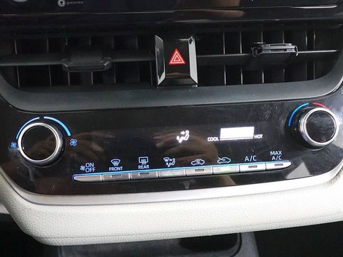 Used 2021 Toyota Corolla L image 17