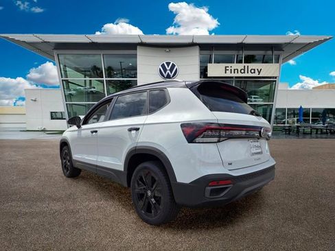 New 2026 Volkswagen Taos SE FWD image 3