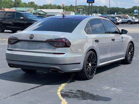 Used 2018 Volkswagen Passat 3.6 FWD image 40