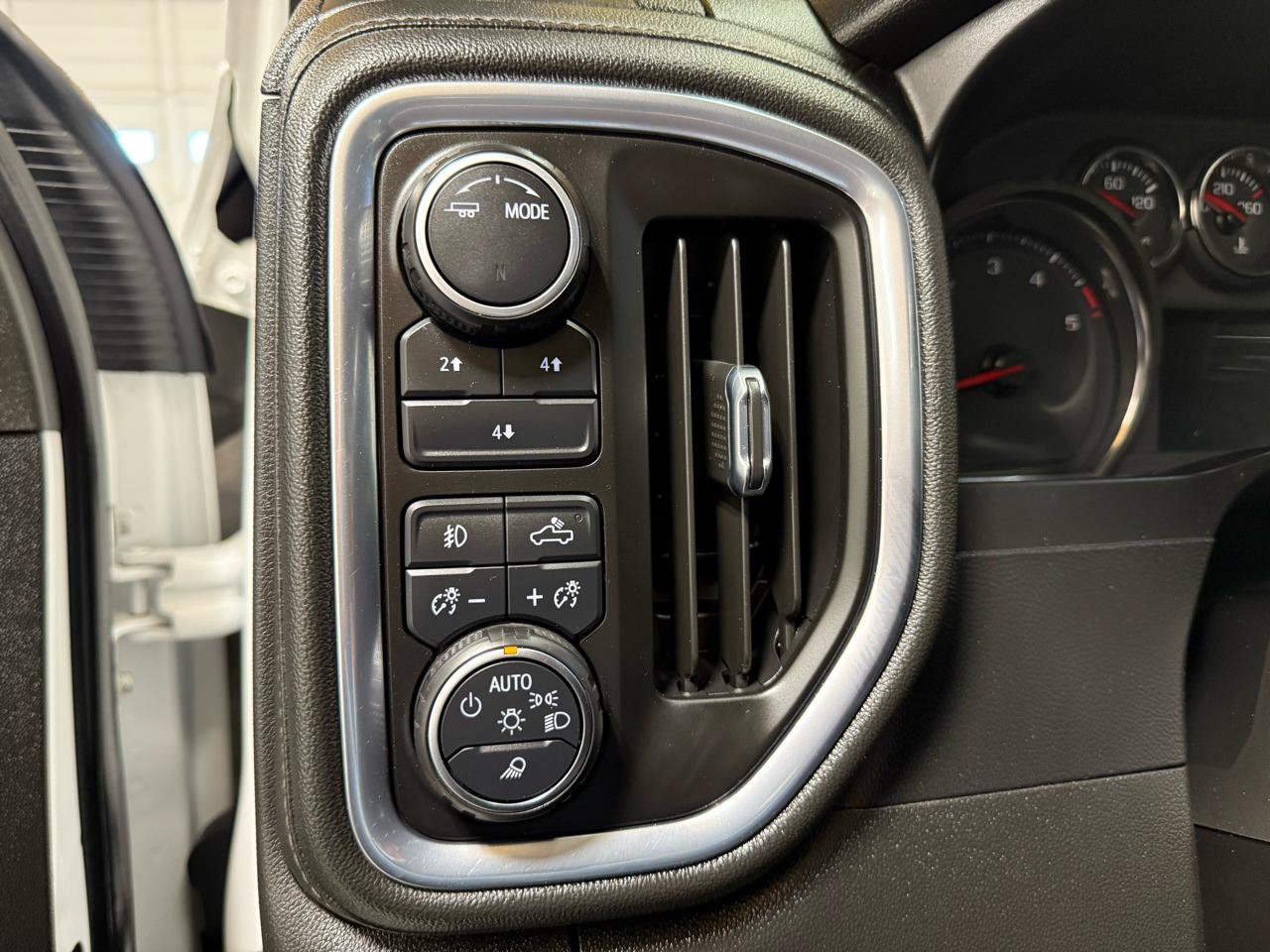 Used 2022 Chevrolet Silverado 3500 LT w/ Convenience Package AWD/4WD image 11