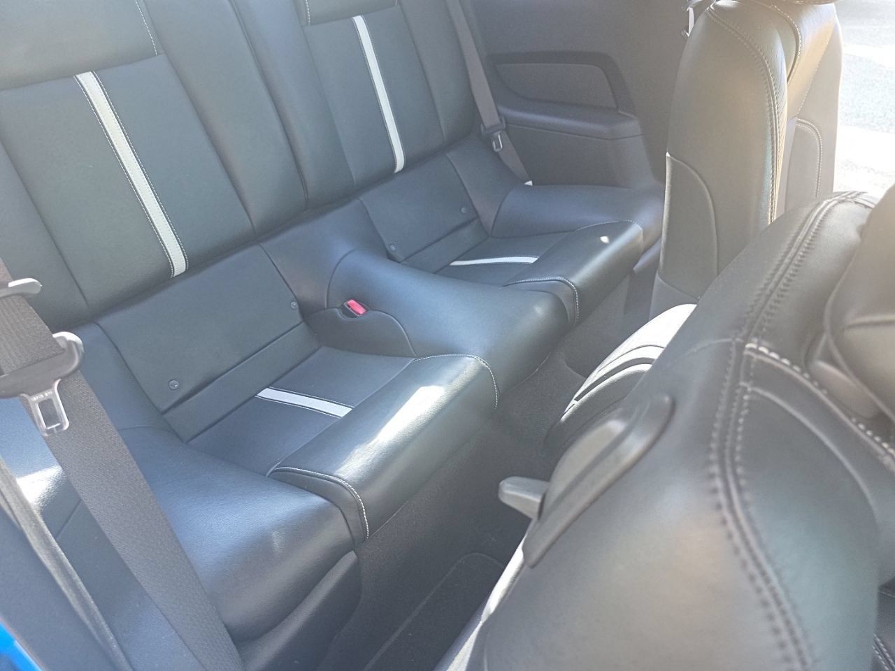 Used 2010 Ford Mustang GT Premium RWD image 32