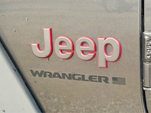 Used 2024 Jeep Wrangler Unlimited Rubicon w/ Convenience Group AWD/4WD image 18