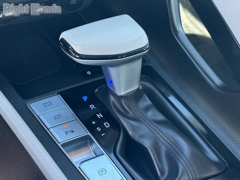 Used 2024 Hyundai Elantra Limited image 24