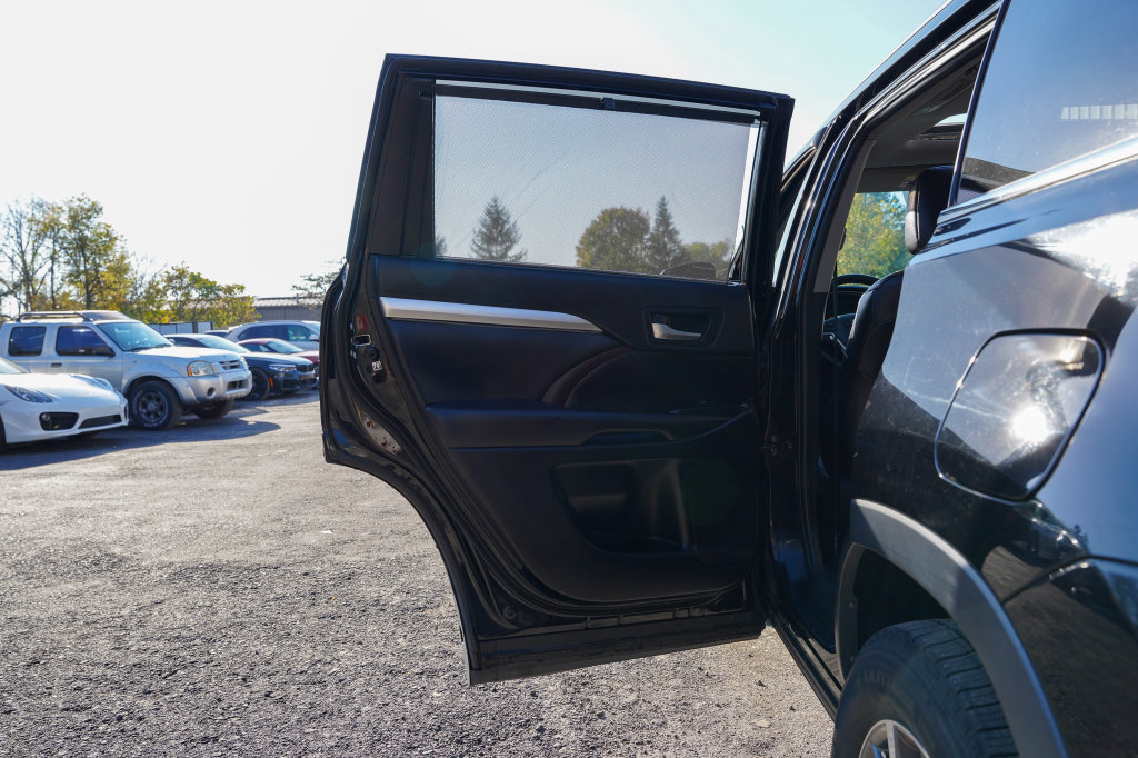 Used 2019 Toyota Highlander XLE AWD/4WD image 32