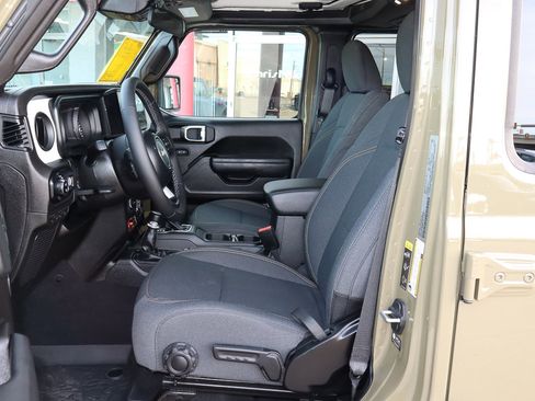 Used 2025 Jeep Gladiator Willys image 7