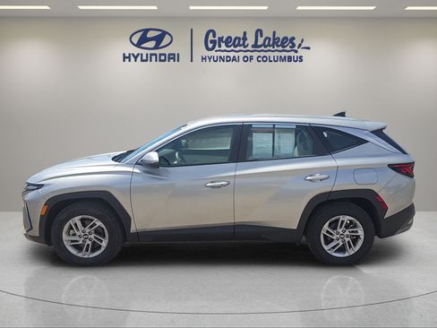 Used 2025 Hyundai Tucson SE FWD image 2