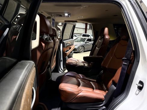 Used 2017 Cadillac Escalade Premium Luxury RWD image 17