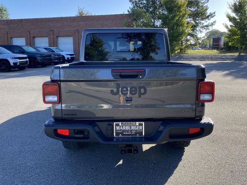 New 2025 Jeep Gladiator Sport image 7