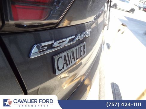 Used 2017 Ford Escape SE FWD image 6