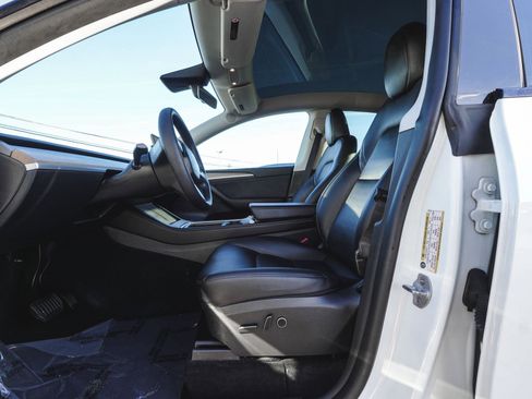 Used 2022 Tesla Model Y Long Range image 27