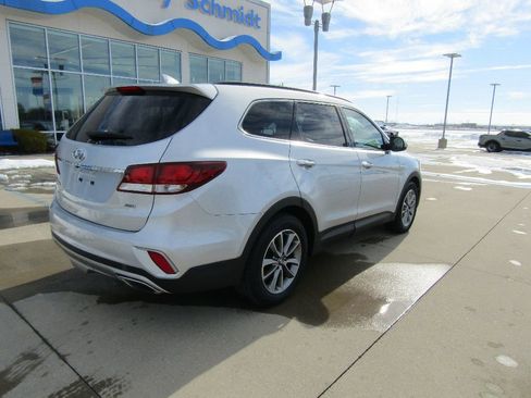 Used 2017 Hyundai Santa Fe SE image 6